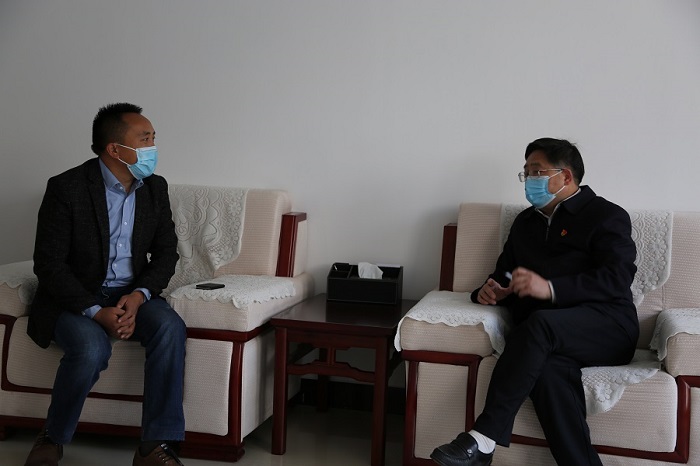 罗士喜校长亲切会见了国家知识产权创意园区管委会知识产权服务局郝国胜局长和签约企业代表
